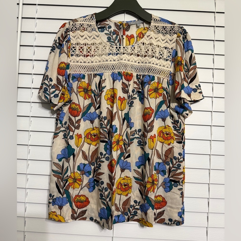 Daniel Rainn lace trimmed floral top size Small